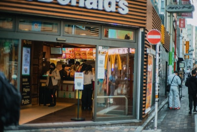 Uniqlo's Q3 Slowdown: Tariffs, Profits, and Shifting Global Retail Dynamics