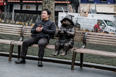 人工智能加速中国人口下降？AI为未来养老与单身生活带来的新机遇